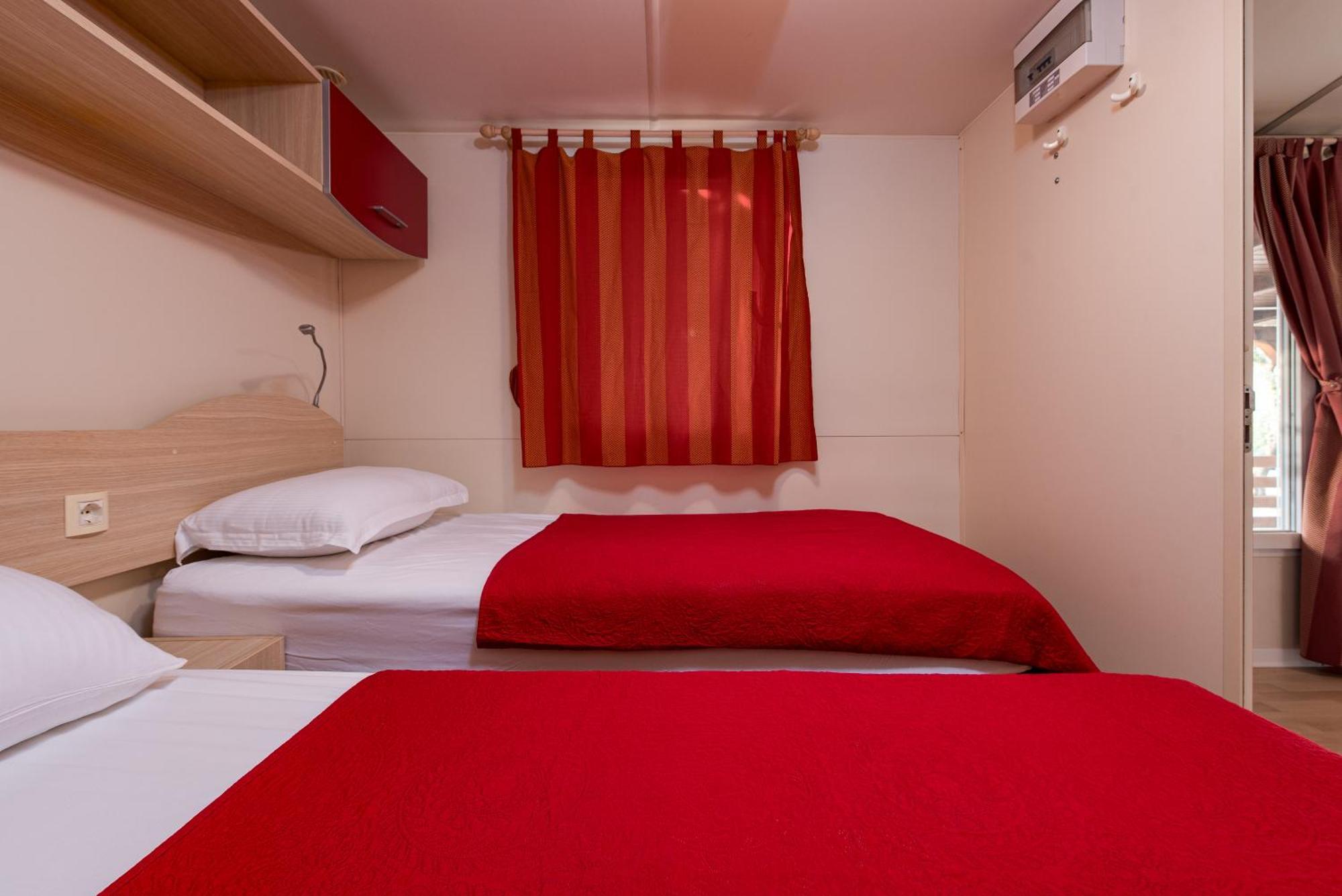 Camp Mrkva Mobile Homes With Pool Sukošan 객실 사진
