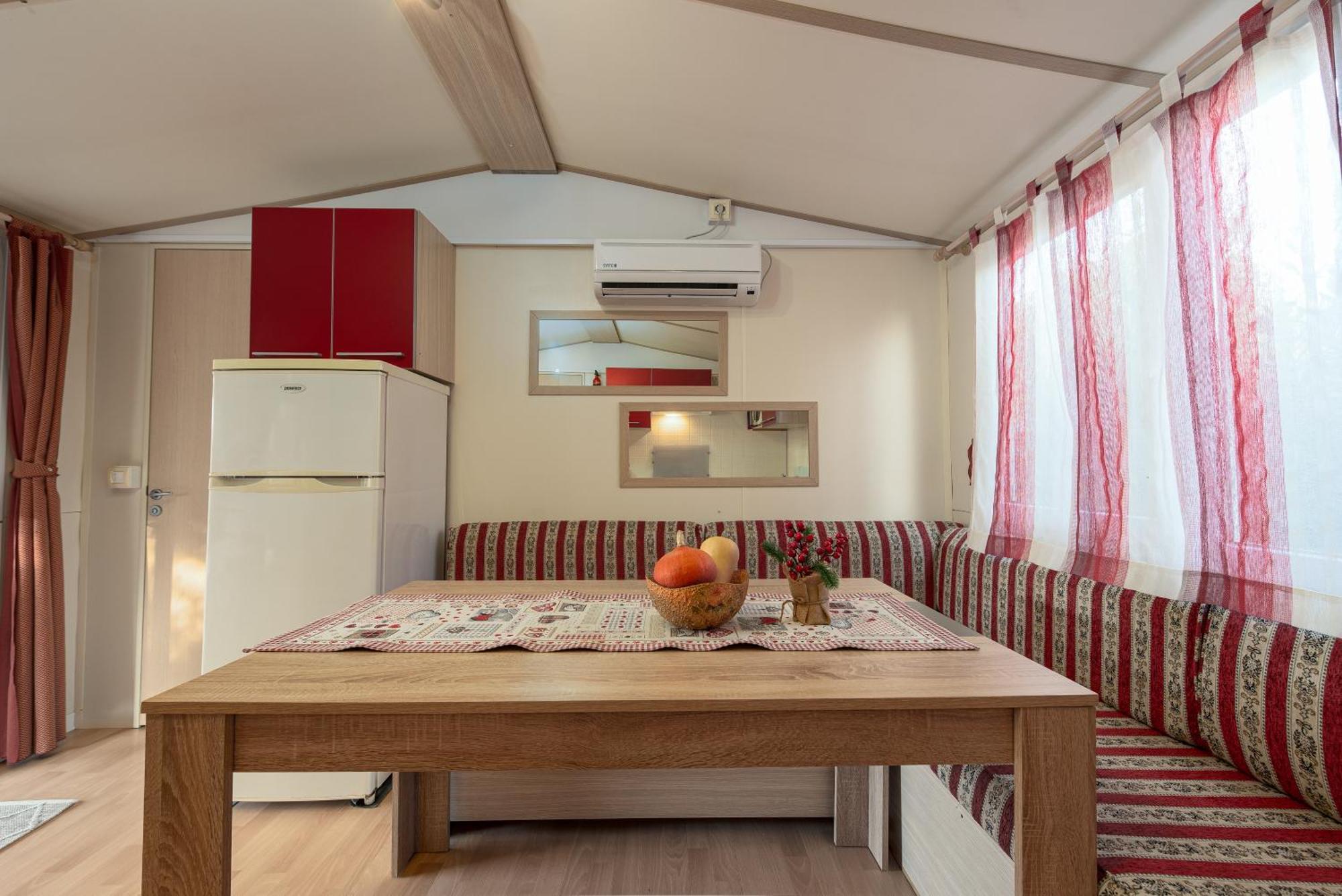 Camp Mrkva Mobile Homes With Pool Sukošan 객실 사진